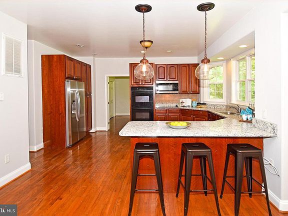 4th image of 8311 Oak Pond Way