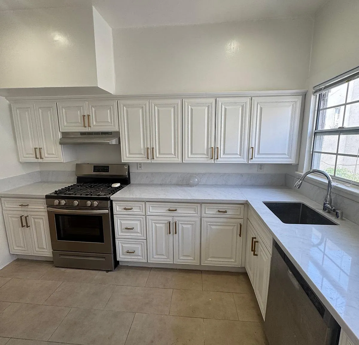 2 bed, 1200 sqft, $3,900 — Photo 4