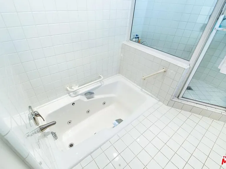 3200 Primera Ave — Photo 16