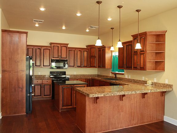 3rd image of 5709 Pinehurst Dr