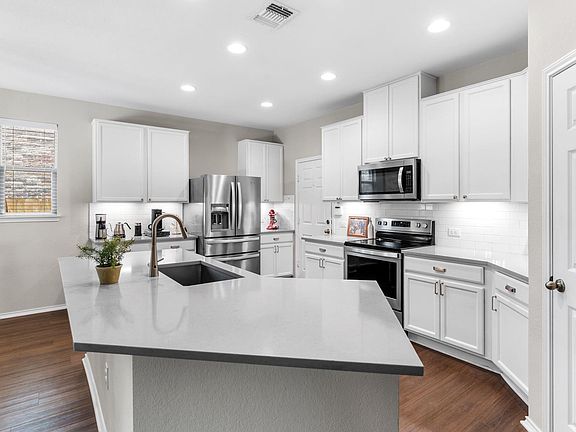 2nd image of 1133 Yellow Iris Rd
