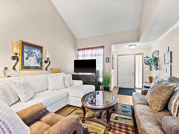 4th image of 308 Creekside Dr