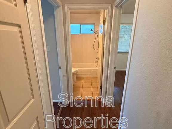 4th image of 1006 Reynaldo St