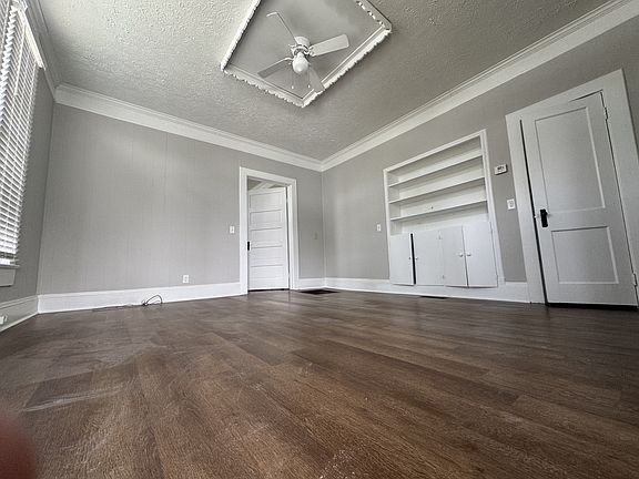2nd image of 406A Durden St #1