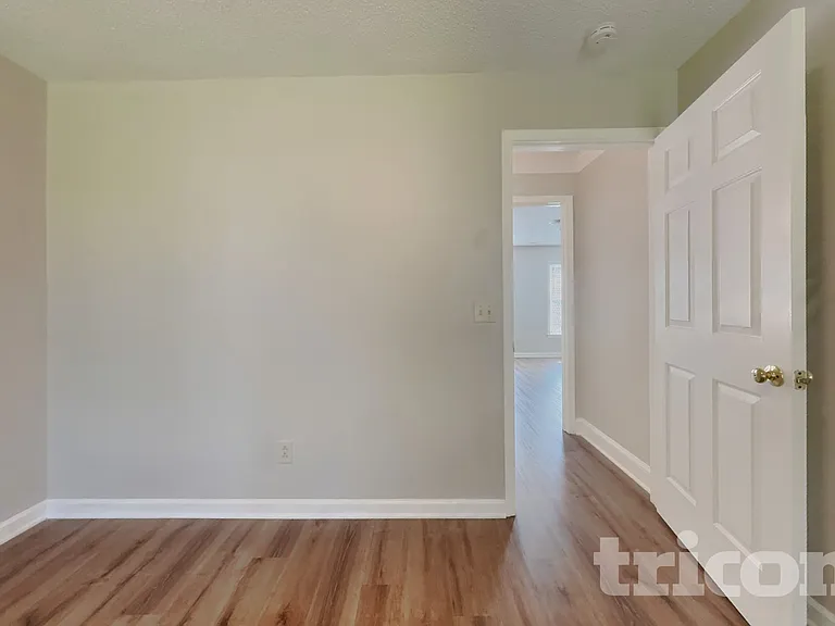 405 Ashington Ct — Photo 14