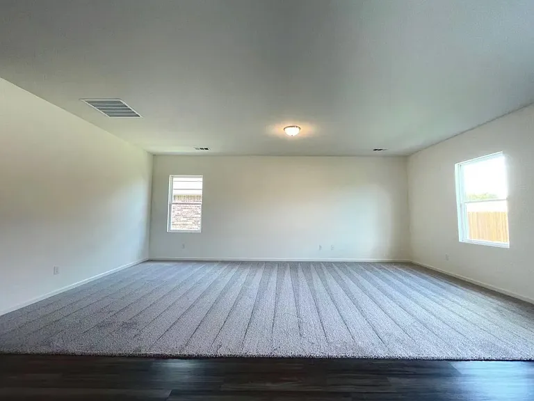 716 Wellington Dr — Photo 7