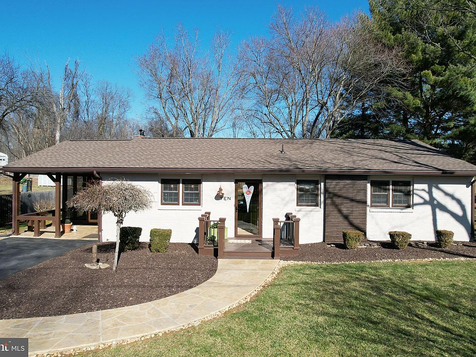1st image of 10 Scott Dr