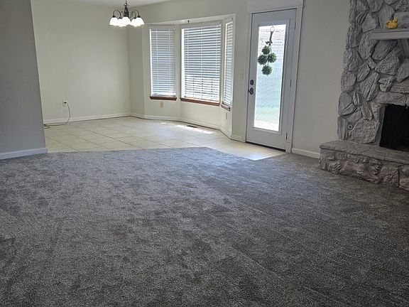 4th image of 1014 Garden Grv
