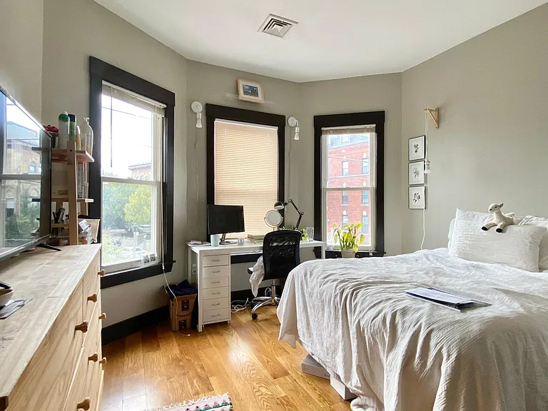 46 Creighton St — Photo 4