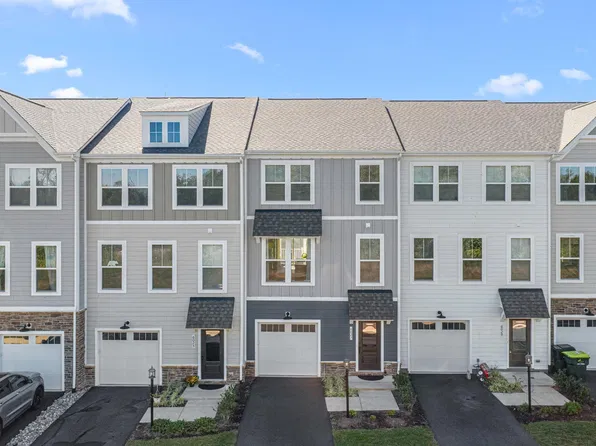 6027 McComb St, Crozet, VA 22932