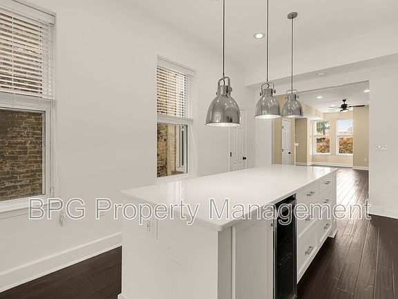 3rd image of 1027 7th St NE