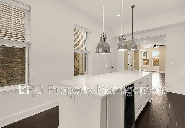 1027 7th St NE — Photo 3