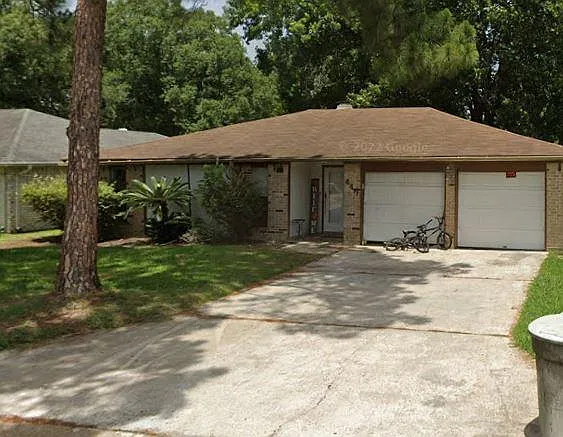 445 Adsit St