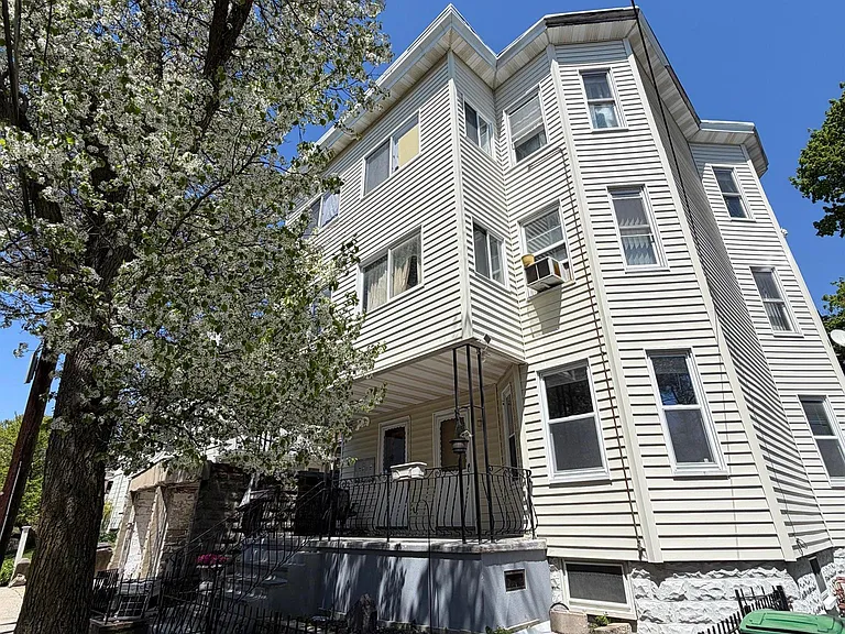 21 Hall St #1F — Photo 6