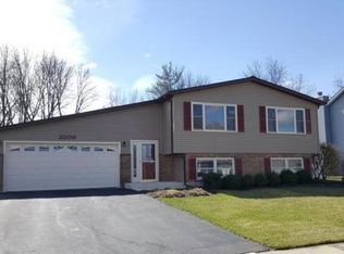 2209 High Point Dr, Lindenhurst, IL 60046