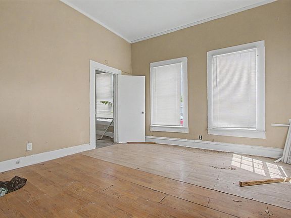 4th image of 1517 Gentry St
