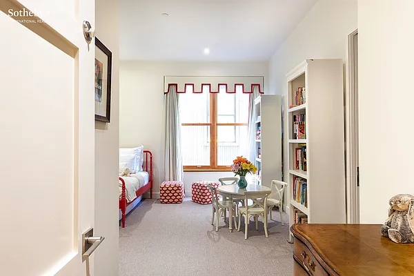 Sold by Sotheby's International Realty | media 9