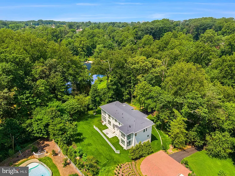 8757A Brook Rd — Photo 44