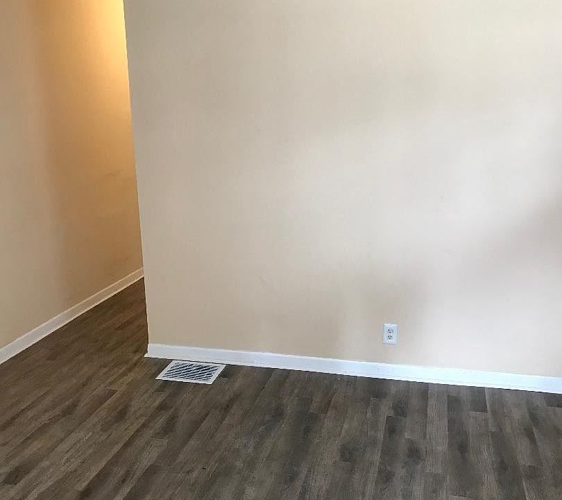 1st image of 1258 W 25th St