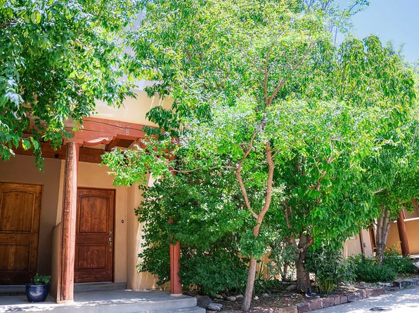 8 New Village Ave, Santa Fe, NM 87508