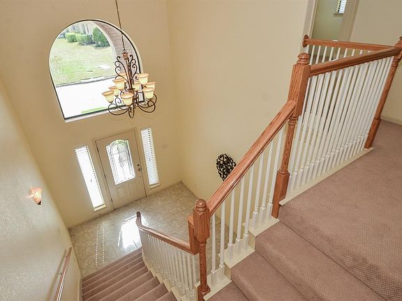4th image of 2648 Country Club Dr