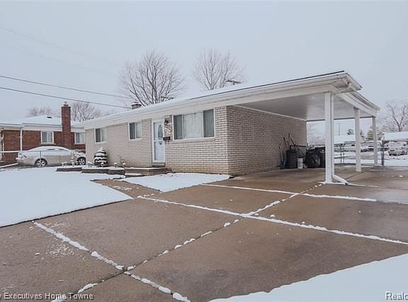 3rd image of 22727 Raymond Ct