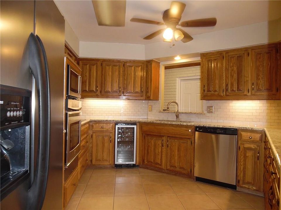 1st image of 3483 Courtyard Cir