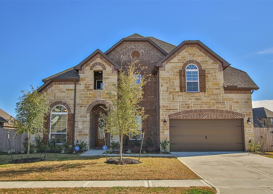 Fantastic curb appeal as you drive up.