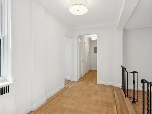 30 Bogardus Place image 7 of 11