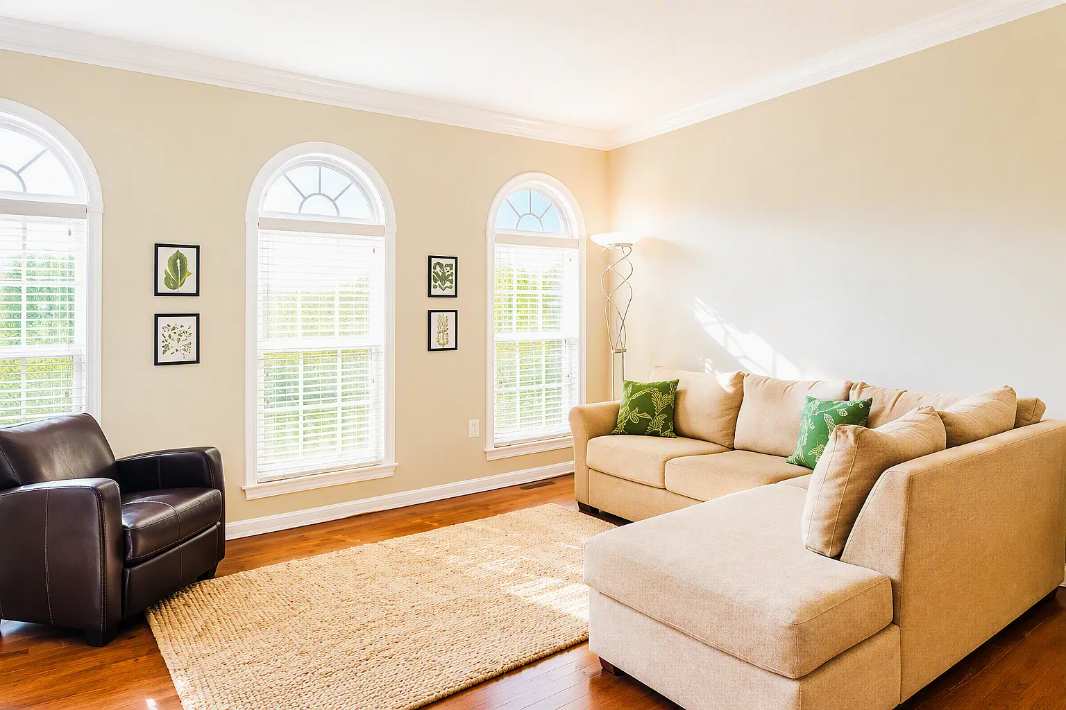 3 bed, 2160 sqft, $3,200 — Photo 2
