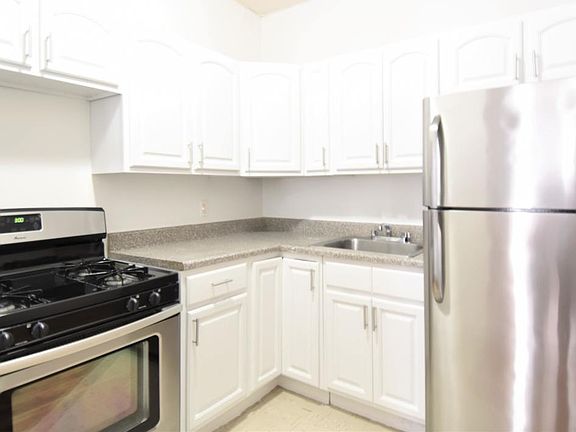 3rd image of 140 W 112th St APT 4A