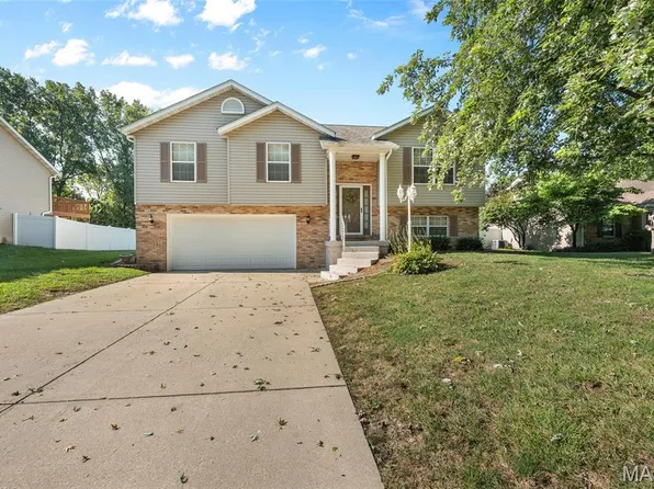 915 Carla Dr, Troy, IL 62294