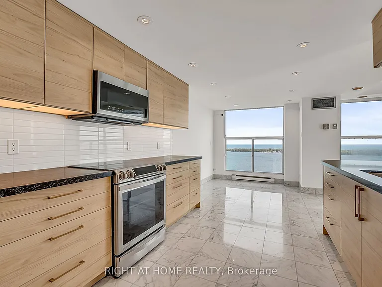 99 Harbour Sq #3008 — Photo 21