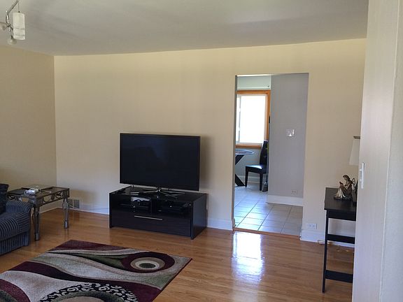Living room w/ kitchen entr.