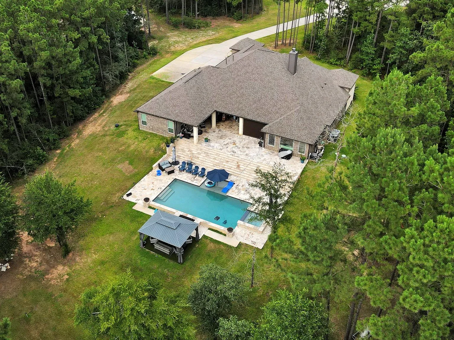 5 bed, 3.5 bath, 3762 sqft, $10,000 — Photo 3