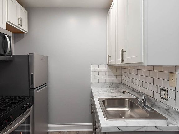 3rd image of 4241 N Kenmore Ave #403
