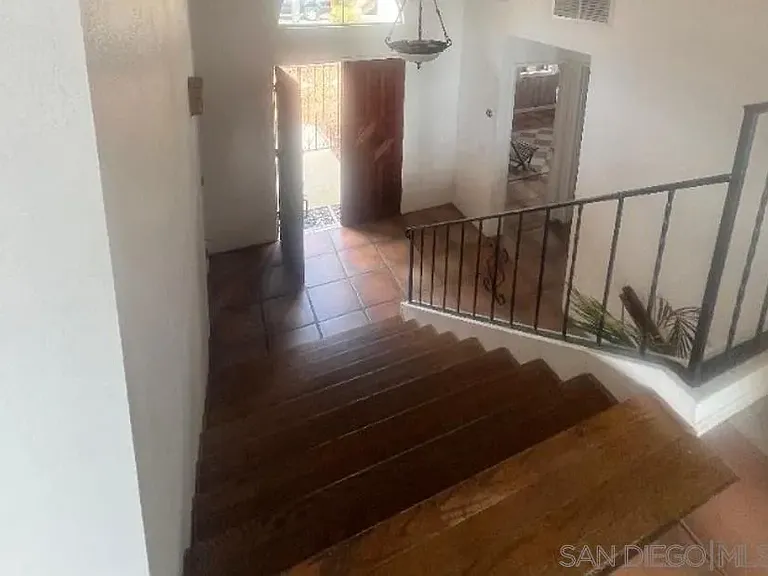 624 Schafer Pl — Photo 5
