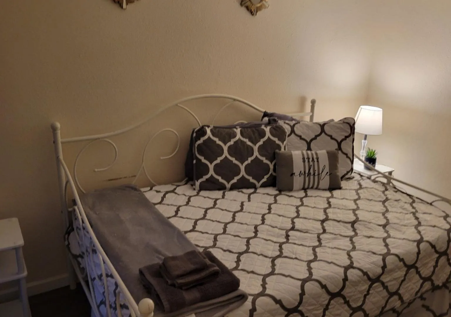 1 bed, 1.0 bath, 1100 sqft, $758 — Photo 1
