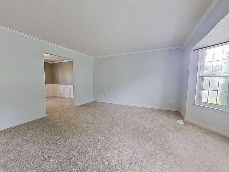 110 Hershey Cir — Photo 5