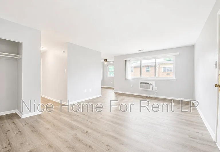 2602 N Jefferson St #B32 — Photo 2