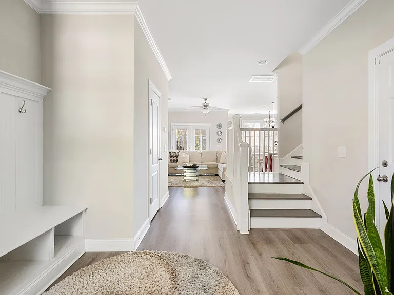 4101 Hartland St — Photo 5