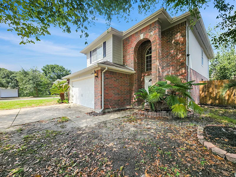 4 bed, 2.5 bath, 2114 sqft, $2,195 — Photo 2