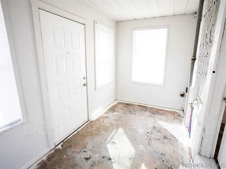 2604 E 7th St S — Photo 48