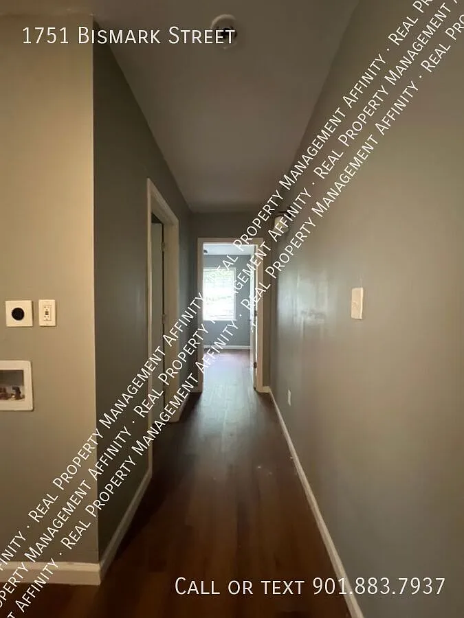 Fresh Paint, New Floors, and All the Comforts of Home! — Photo 4