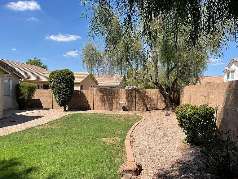 6831 S 33rd Dr — Photo 29