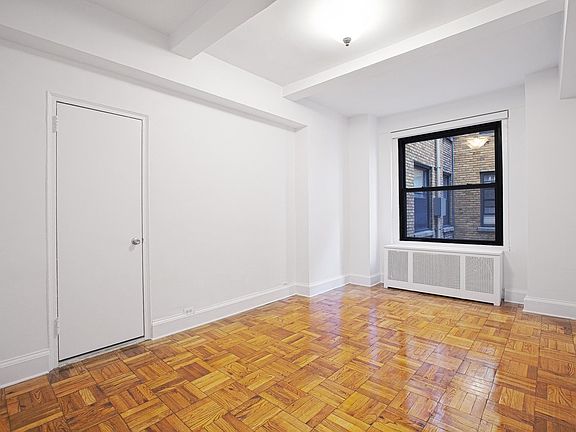 3rd image of 160 W 71st St APT 3V