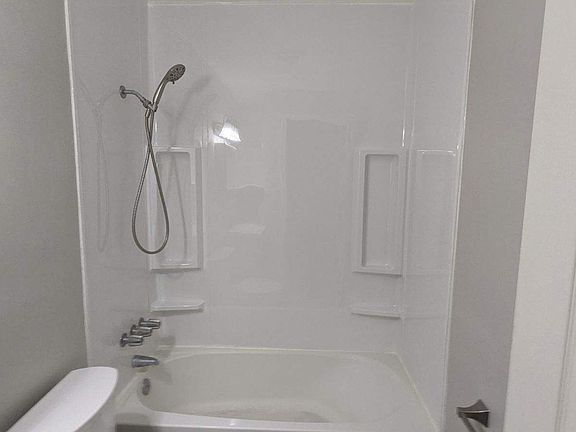 4th image of 424 Brookfield Ave