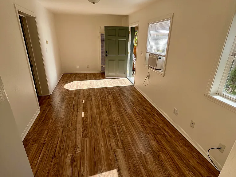 335 N Alvarado St — Photo 4