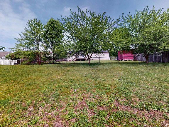 3rd image of 184 Fairfax Dr