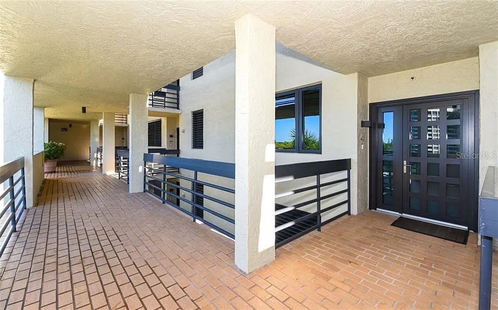2 bed, 2.0 bath, 1642 sqft, $11,000 — Photo 3